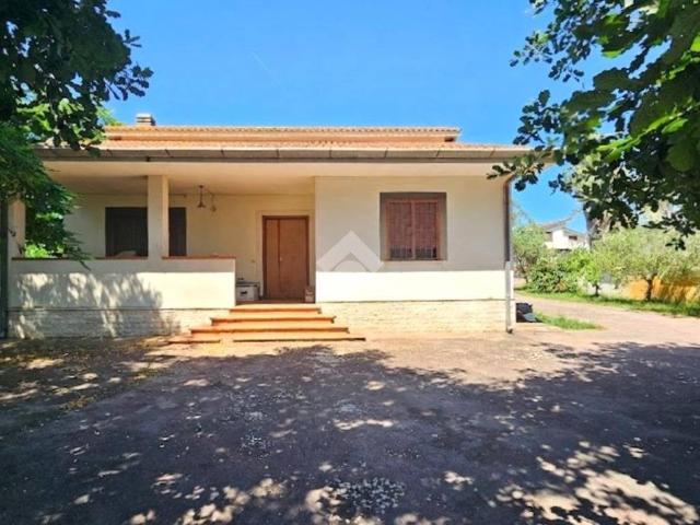Villa Indipendente in vendita a Latina, Lazio