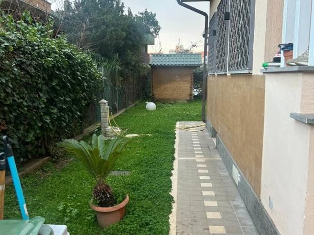 Villa Indipendente in vendita a Quartiere Italia, Latina