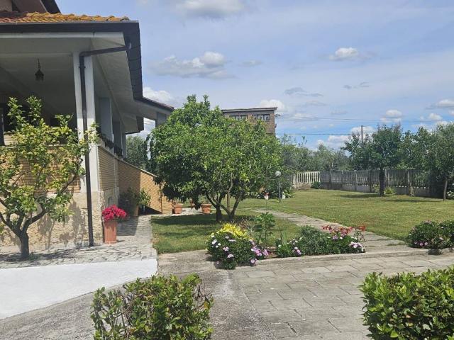 Villa Indipendente in vendita a Latina, Lazio