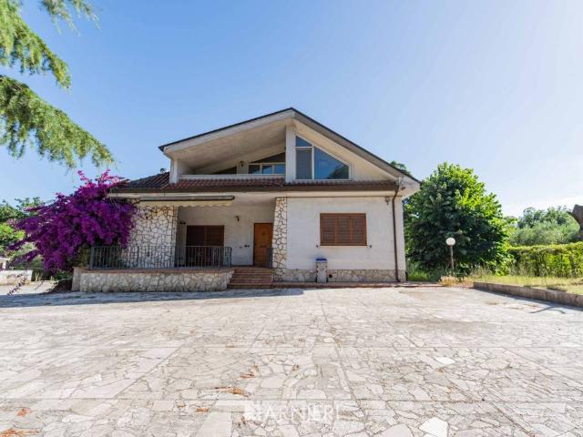 Villa Indipendente in vendita a Nuova Latina, Latina