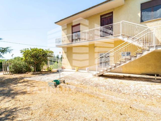 Villa Indipendente in vendita a Borgo Montello, Latina