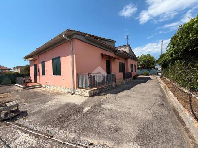 Villa Indipendente in vendita a Latina, Lazio