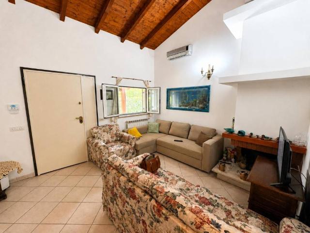 Villa Indipendente in vendita a Lido di Latina, Latina