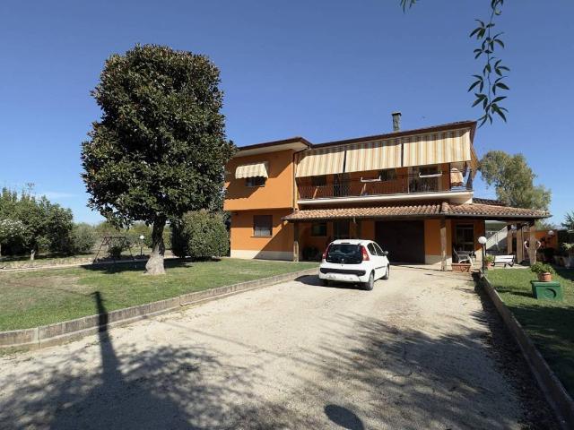 Villa Indipendente in vendita a Borgo Montello, Latina