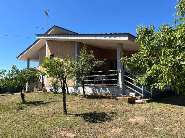 Villa Indipendente in vendita a Latina, Lazio