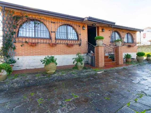 Villa Indipendente in vendita a Latina, Lazio