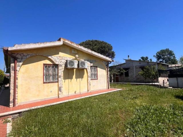 Villa Indipendente in vendita a Latina, Lazio