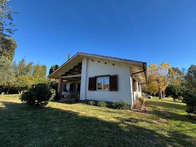 Villa Indipendente in vendita a Latina, Lazio