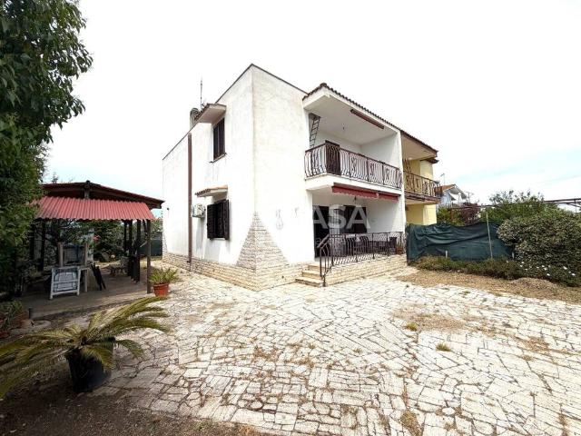 Villa Indipendente in vendita a Latina, Lazio