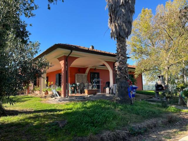 Villa Indipendente in vendita a Campo Boario, Latina