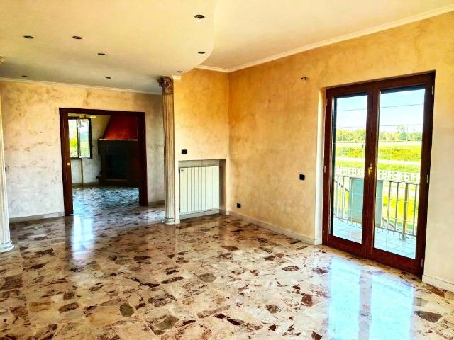 Villa Indipendente in vendita a Lido di Latina, Latina