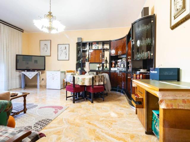 Villa Indipendente in vendita a Agora, Latina