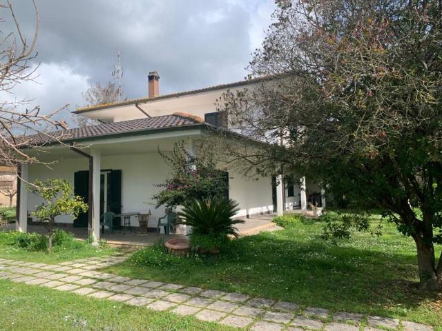 Villa Indipendente in vendita a Latina, Lazio
