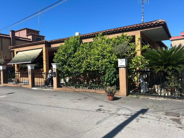 Villa Indipendente in vendita a Latina, Lazio