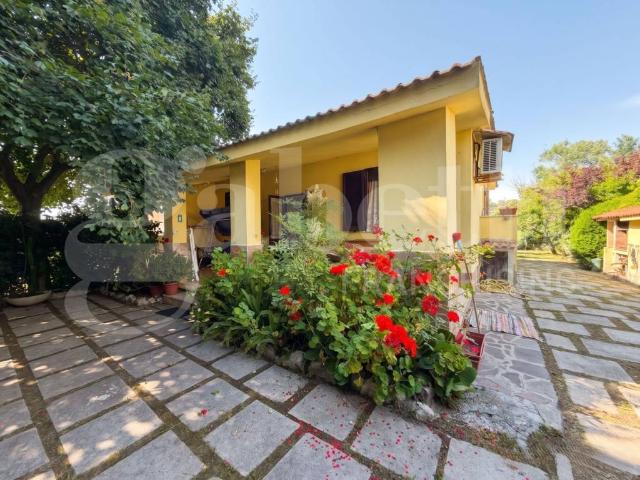 Villa Indipendente in vendita a Lido di Latina, Latina