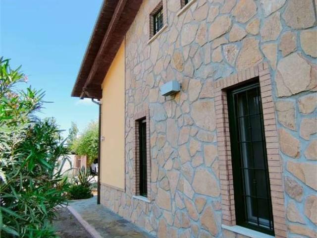 Villa Indipendente in vendita a Latina, Lazio