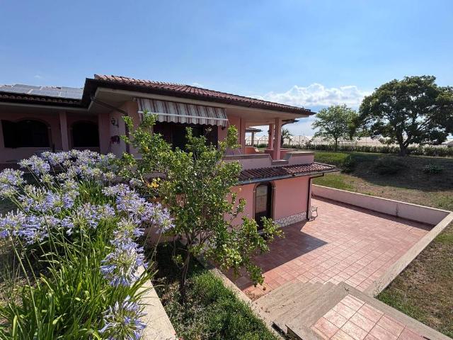 Villa Indipendente in vendita a Latina, Lazio