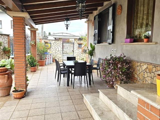 Villa Indipendente in vendita a Latina, Lazio