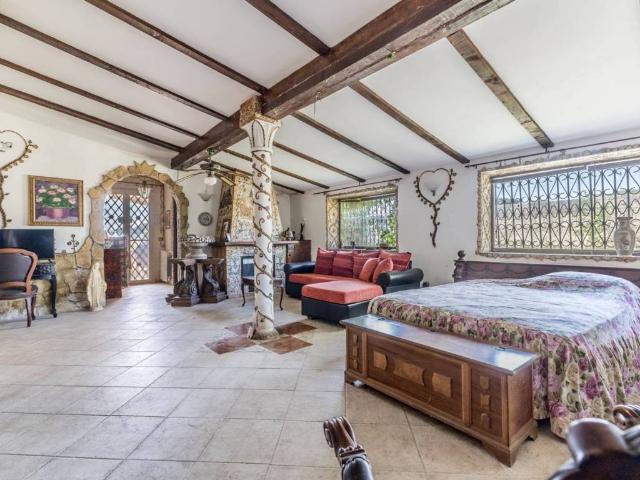 Villa Indipendente in vendita a Latina, Lazio