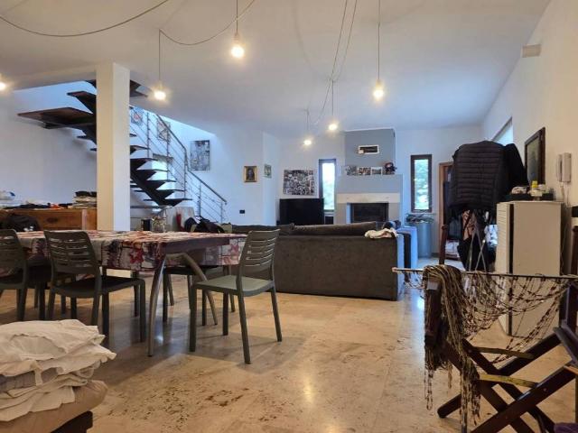 Villa Indipendente in vendita a Latina, Lazio