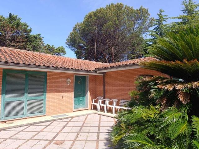Villa Indipendente in vendita a Latina, Lazio