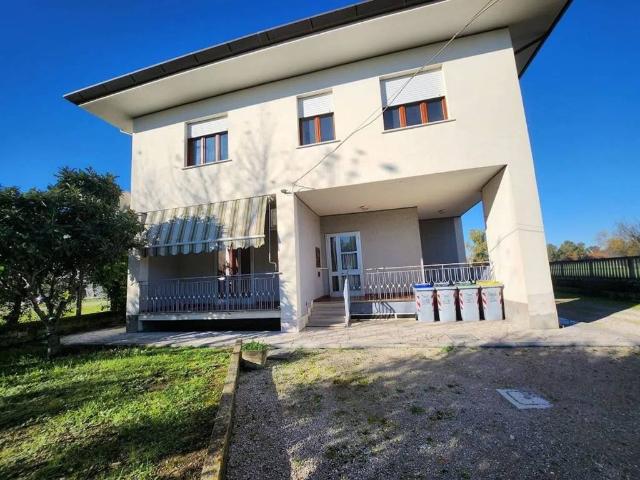 Villa Indipendente in vendita a Latina, Lazio