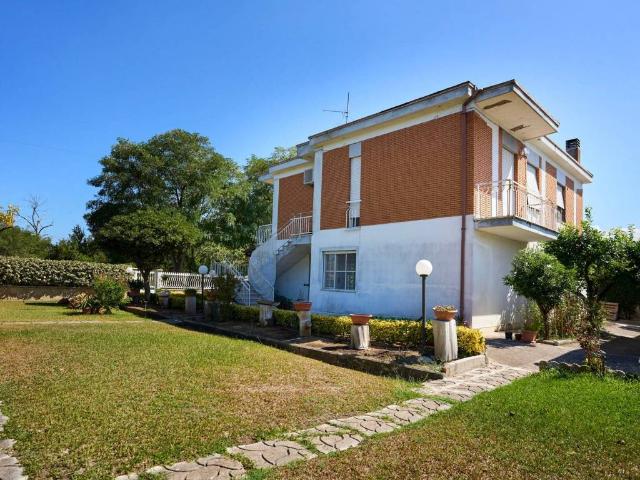 Villa Indipendente in vendita a Nicolosi, Latina