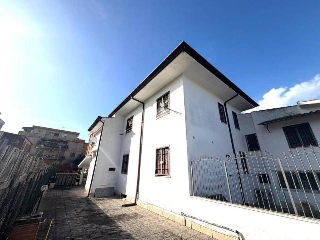 Villa Indipendente in vendita a Piccarello, Latina