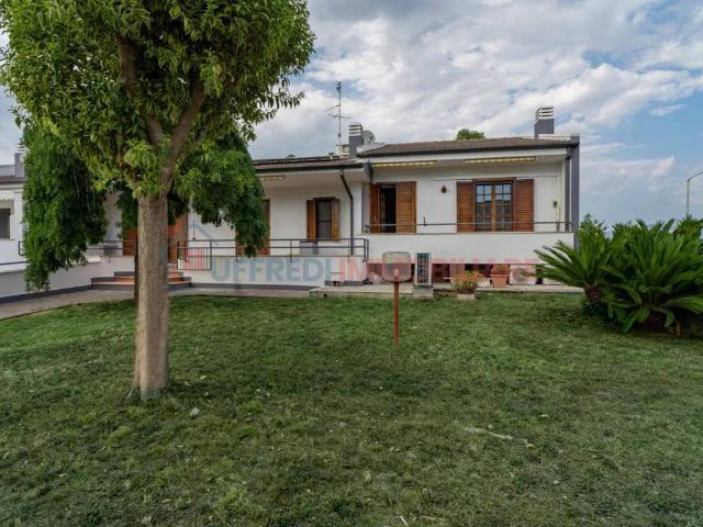 Villa Schiera in vendita a Torre La Felce, Latina