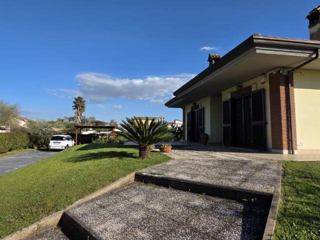 Villa Indipendente in vendita a Latina, Lazio
