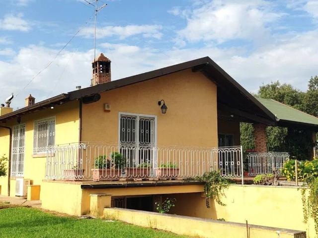Villa Indipendente in vendita a Latina, Lazio