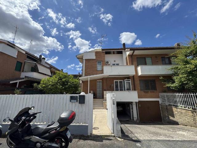 Villa Indipendente in vendita a Agora, Latina