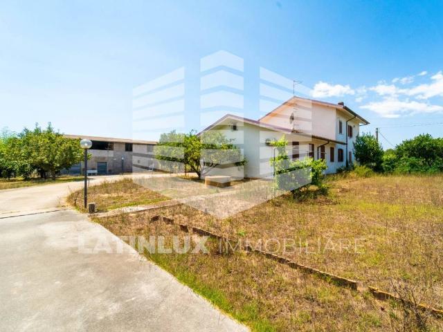 Villa Indipendente in vendita a Fogliano, Latina