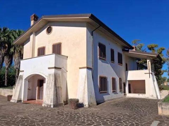 Villa Indipendente in vendita a Borgo Carso, Latina