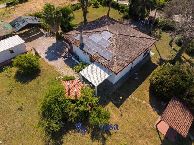 Villa Indipendente in vendita a Latina, Lazio