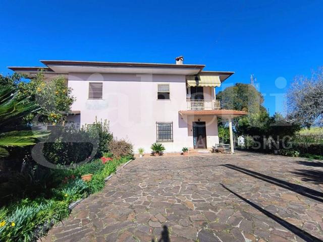 Villa Indipendente in vendita a Latina, Lazio