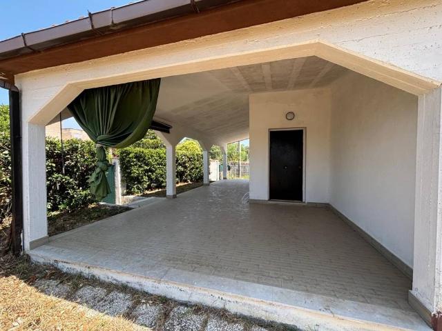 Villa Indipendente in vendita a Nuovo Sabotino, Latina
