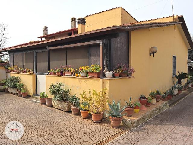 Villa Indipendente in vendita a Latina, Lazio
