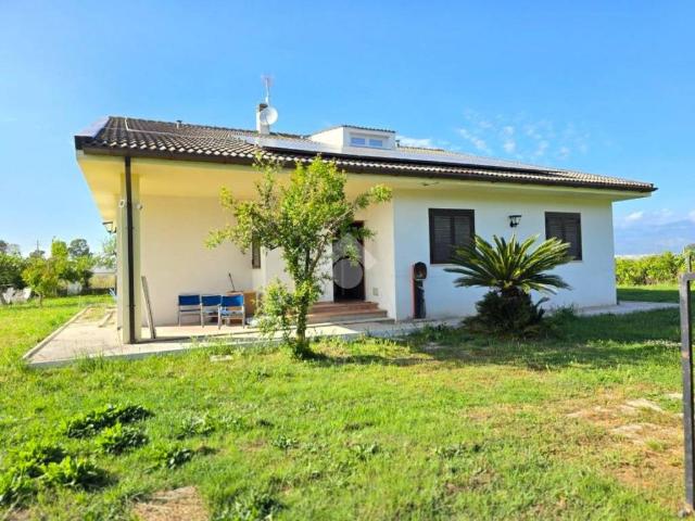 Villa Indipendente in vendita a Latina, Lazio