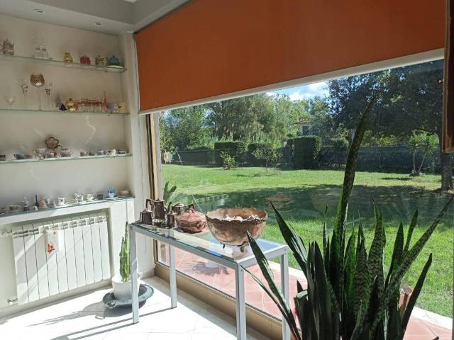 Villa Indipendente in vendita a Latina, Lazio