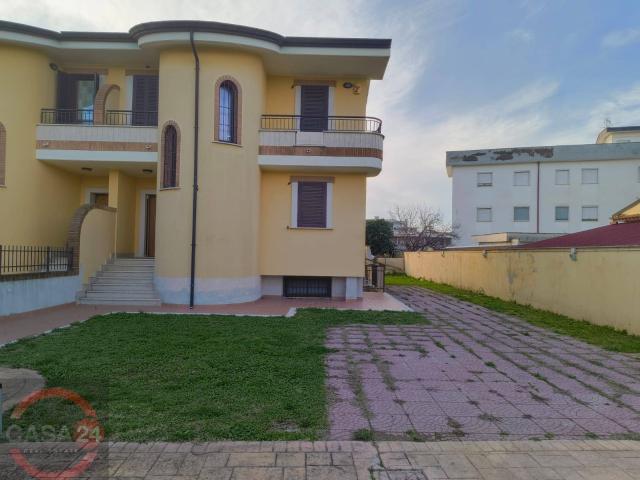 Villa Indipendente in vendita a Villaggio Trieste, Latina