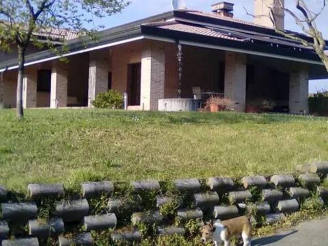 Villa Indipendente in vendita a Latisana, Friuli-Venezia Giulia