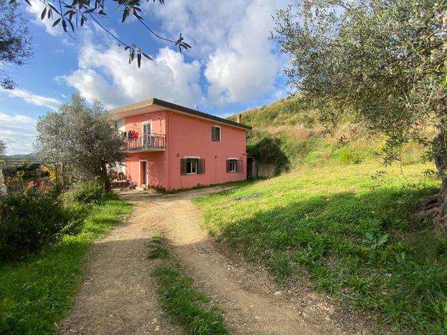 Villa Indipendente in vendita a Laureana Cilento, Campania