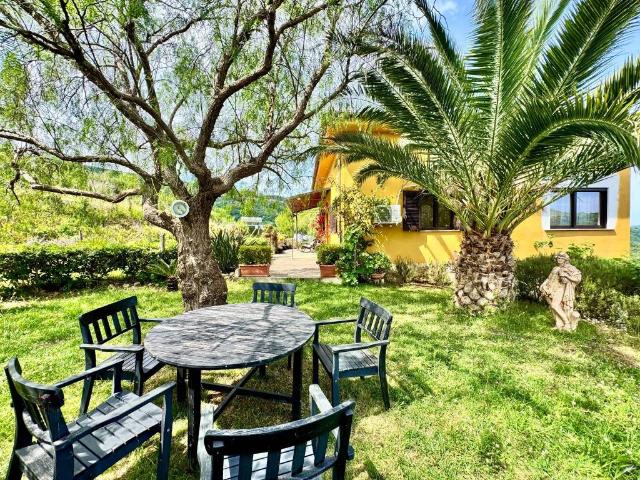 Villa Indipendente in vendita a Laureana Cilento, Campania