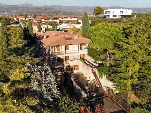 Villa Indipendente in vendita a Lavagno