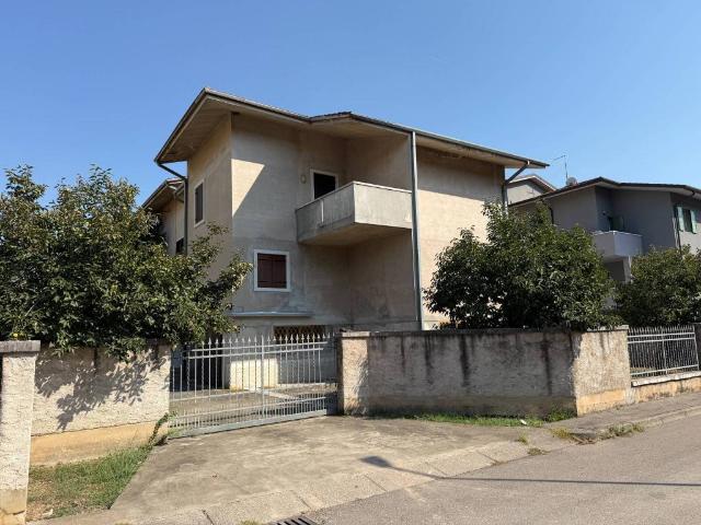 Villa Indipendente in vendita a San Pietro di Lavagno, Verona