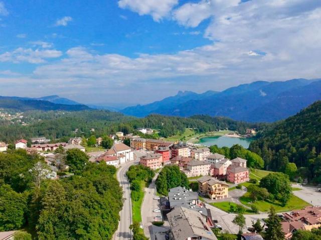 Villa Indipendente in vendita a Magnifica Comunità degli Altipiani Cimbri, Lavarone