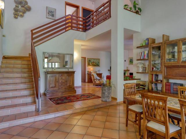 Villa Indipendente in vendita a Comunità Montana del Piambello, Lavena Ponte Tresa
