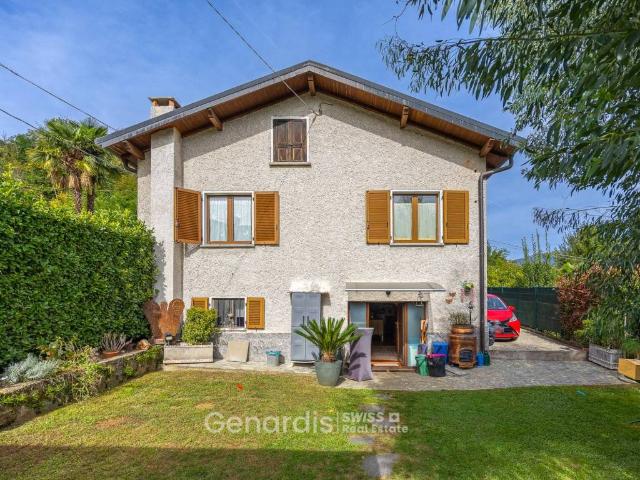 Villa Indipendente in vendita a Ponte Tresa, Lavena Ponte Tresa