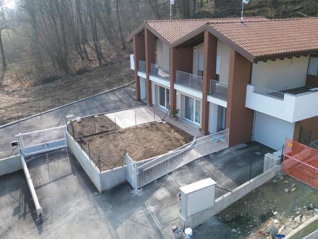 Villa Indipendente in vendita a Comunità Montana del Piambello, Lavena Ponte Tresa